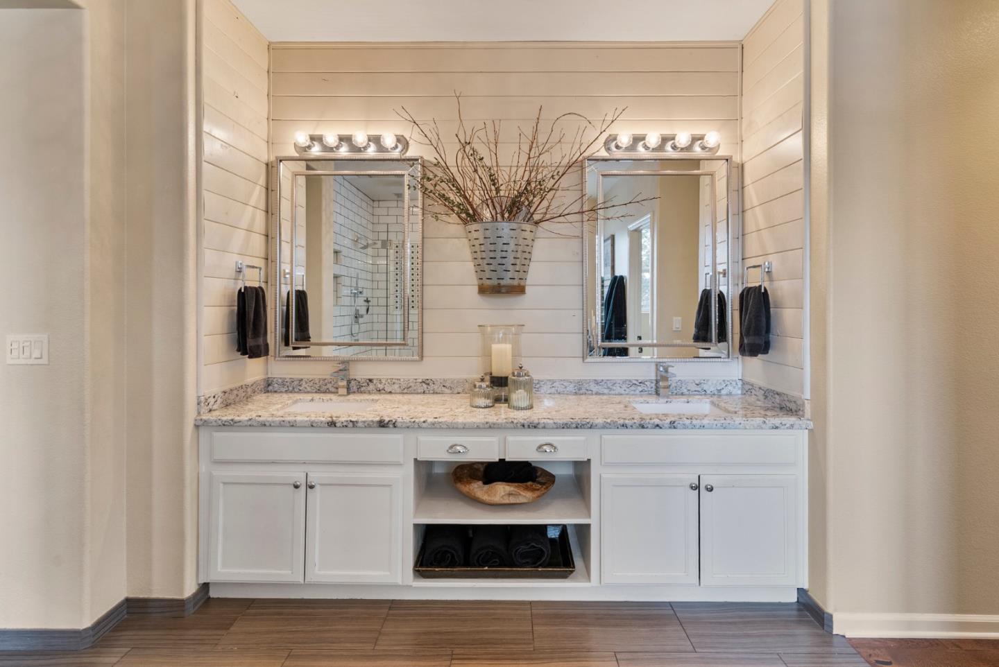 411 Regal DR
