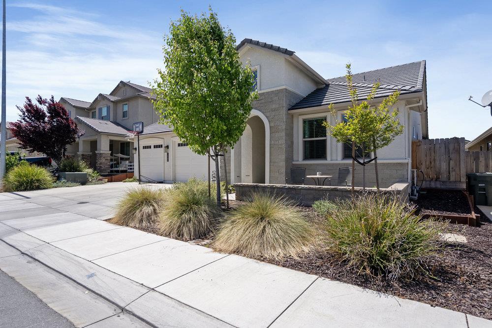 1348 Azalea DR