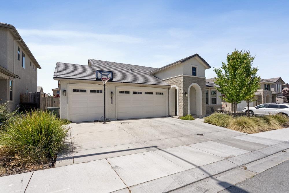 1348 Azalea DR