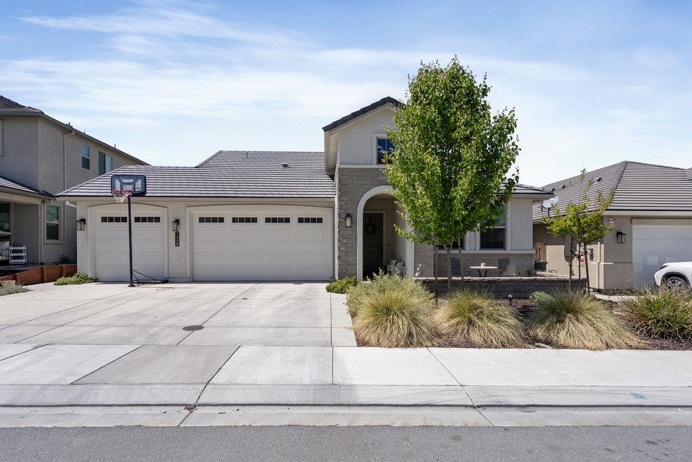 1348 Azalea DR