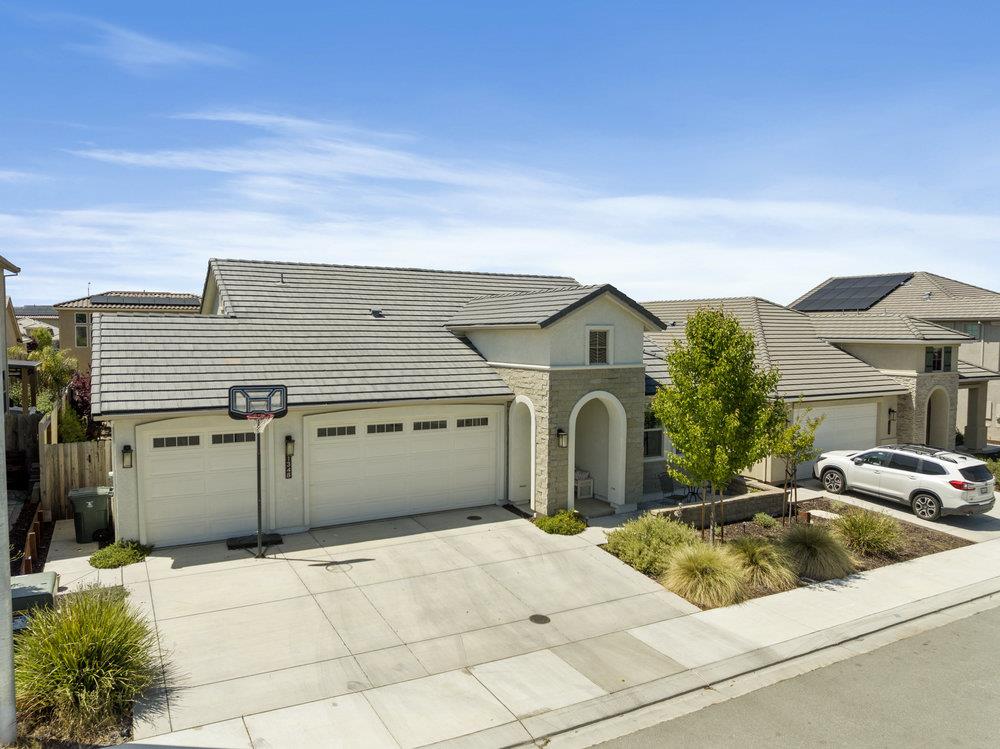 1348 Azalea DR