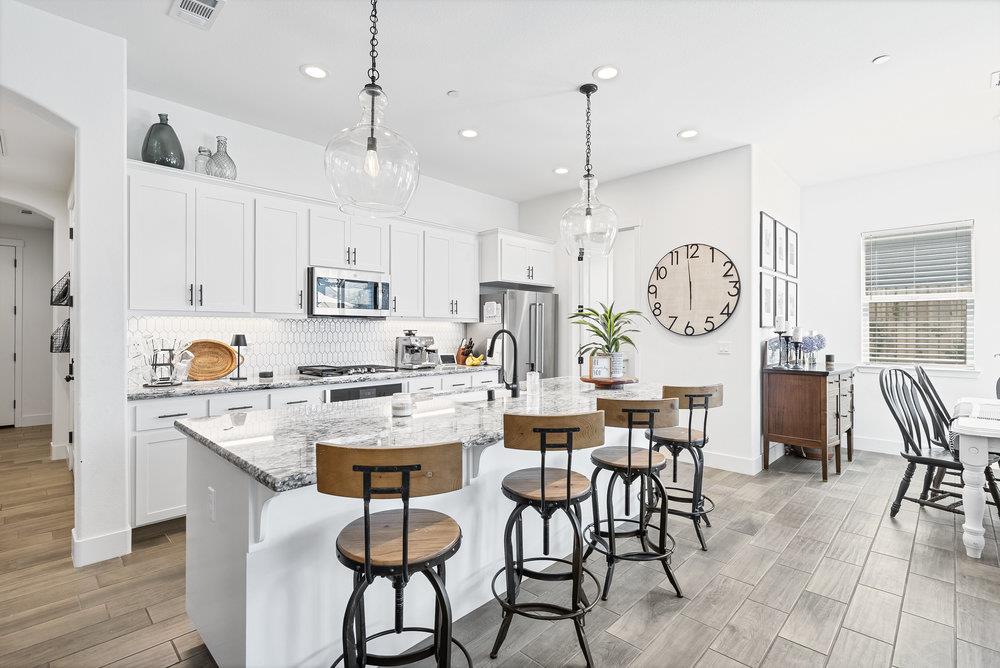 1348 Azalea DR