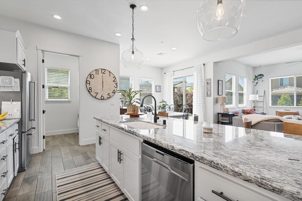 1348 Azalea DR