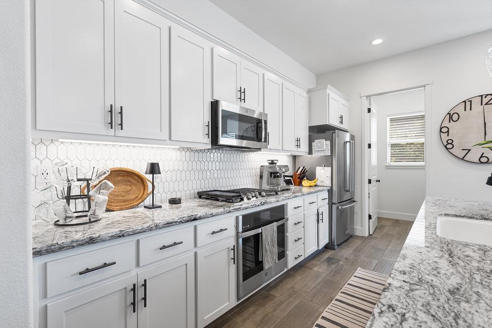 1348 Azalea DR