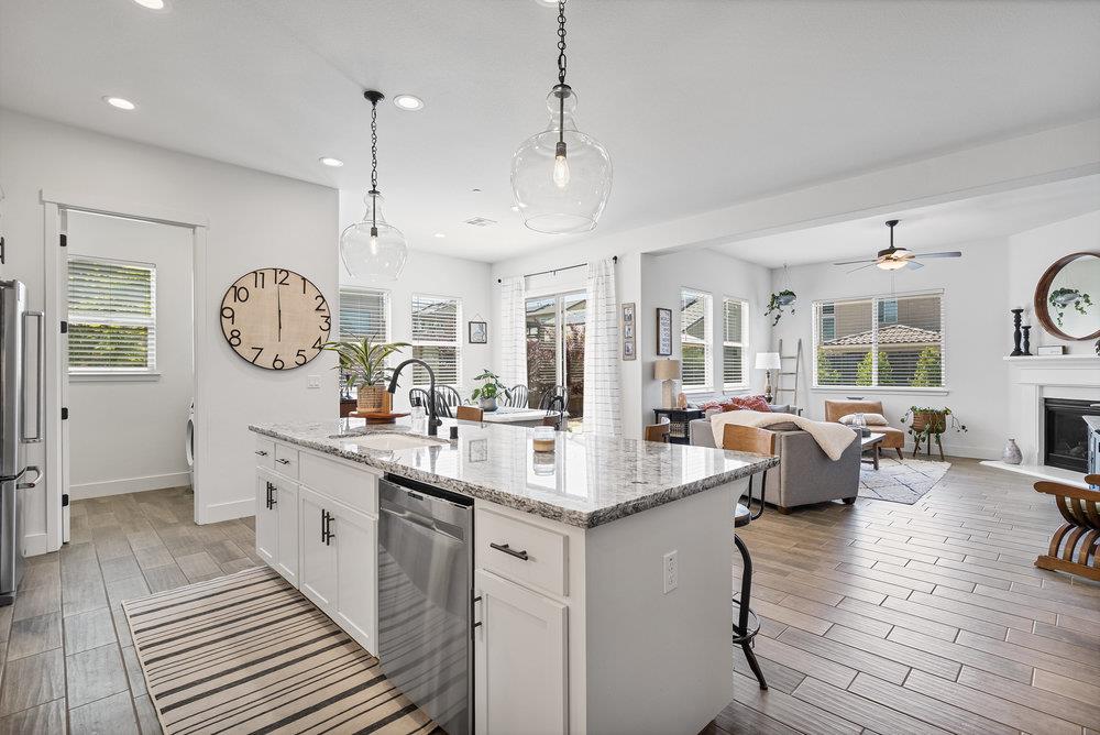 1348 Azalea DR