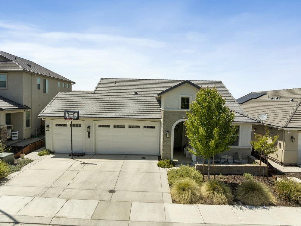 1348 Azalea DR