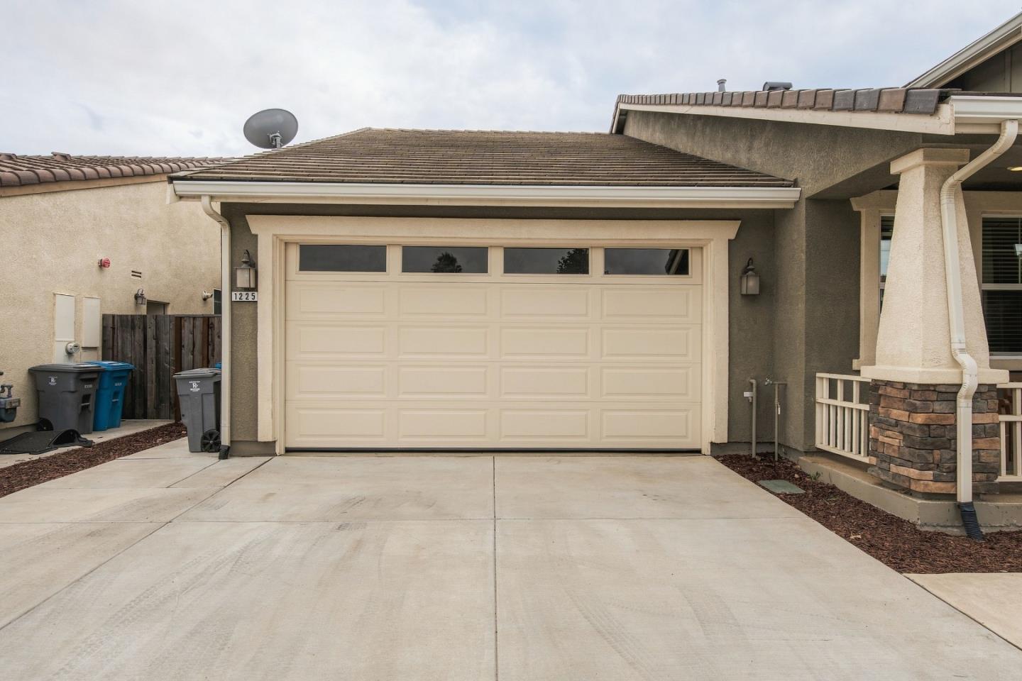 1225 Steinbeck DR
