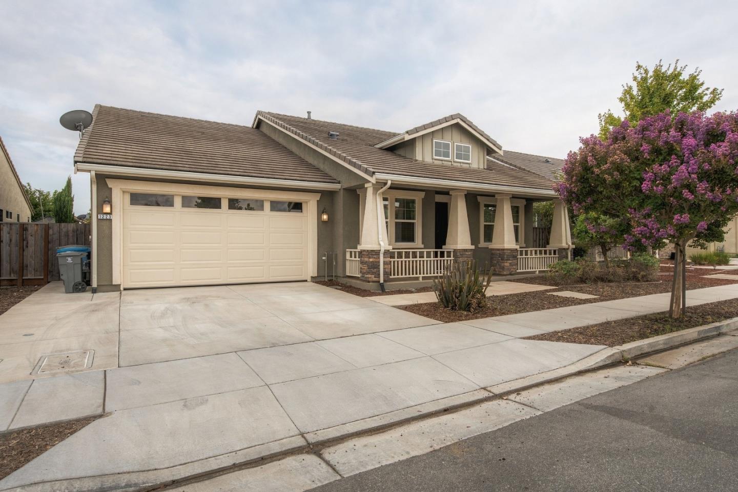1225 Steinbeck DR