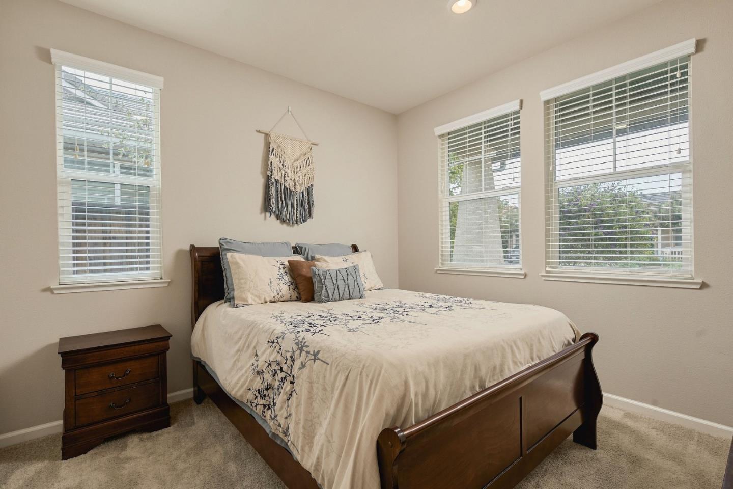1225 Steinbeck DR