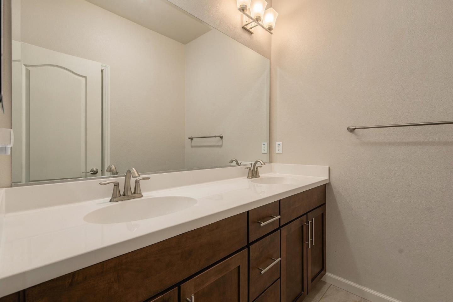 1225 Steinbeck DR