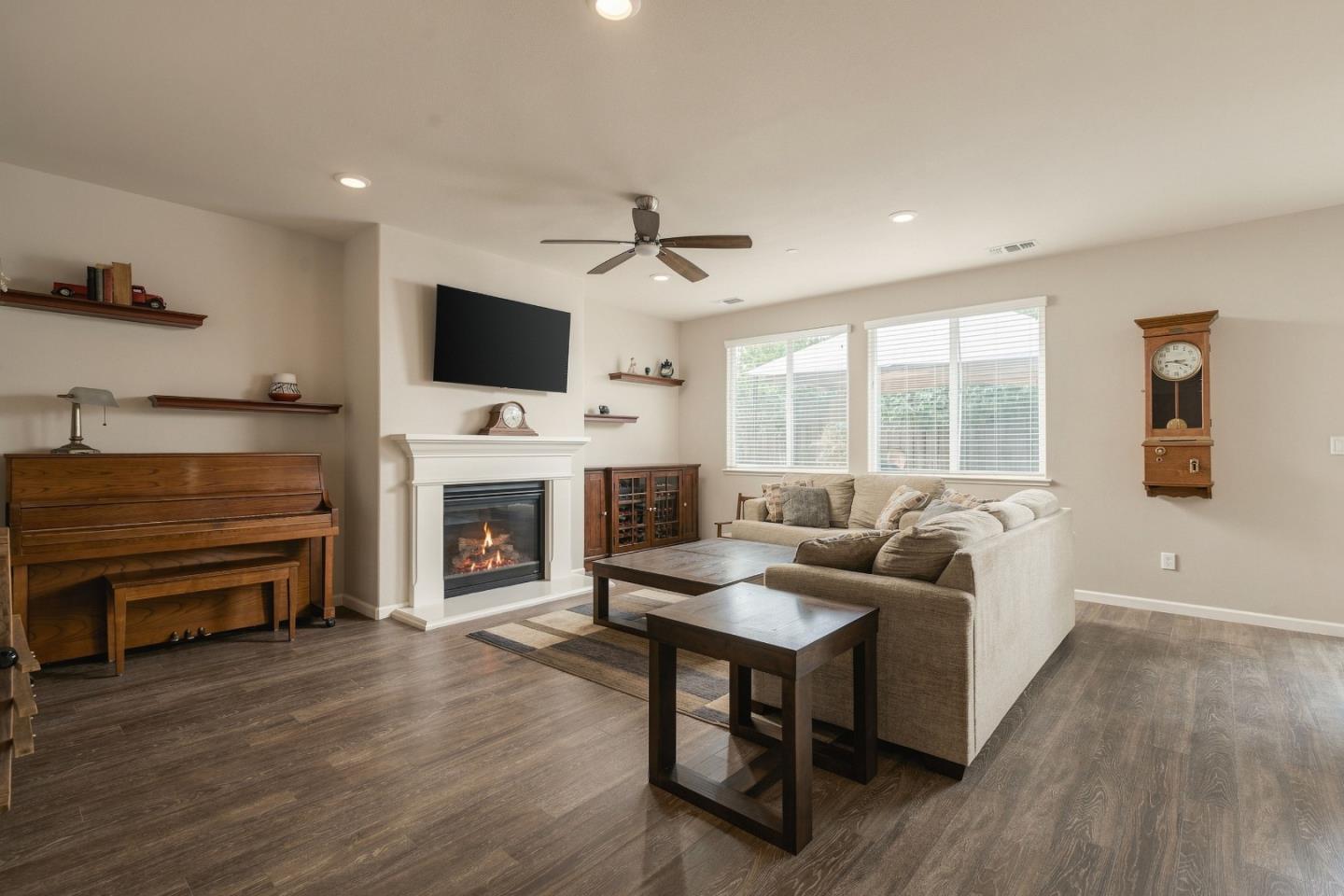 1225 Steinbeck DR