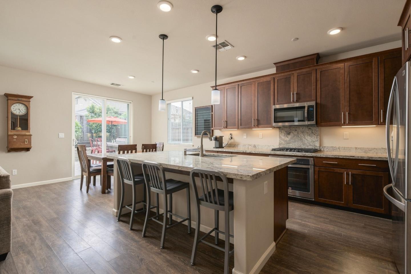 1225 Steinbeck DR