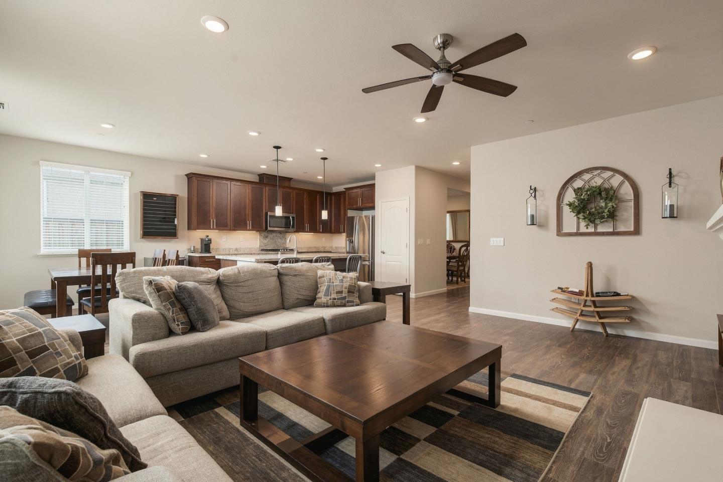 1225 Steinbeck DR