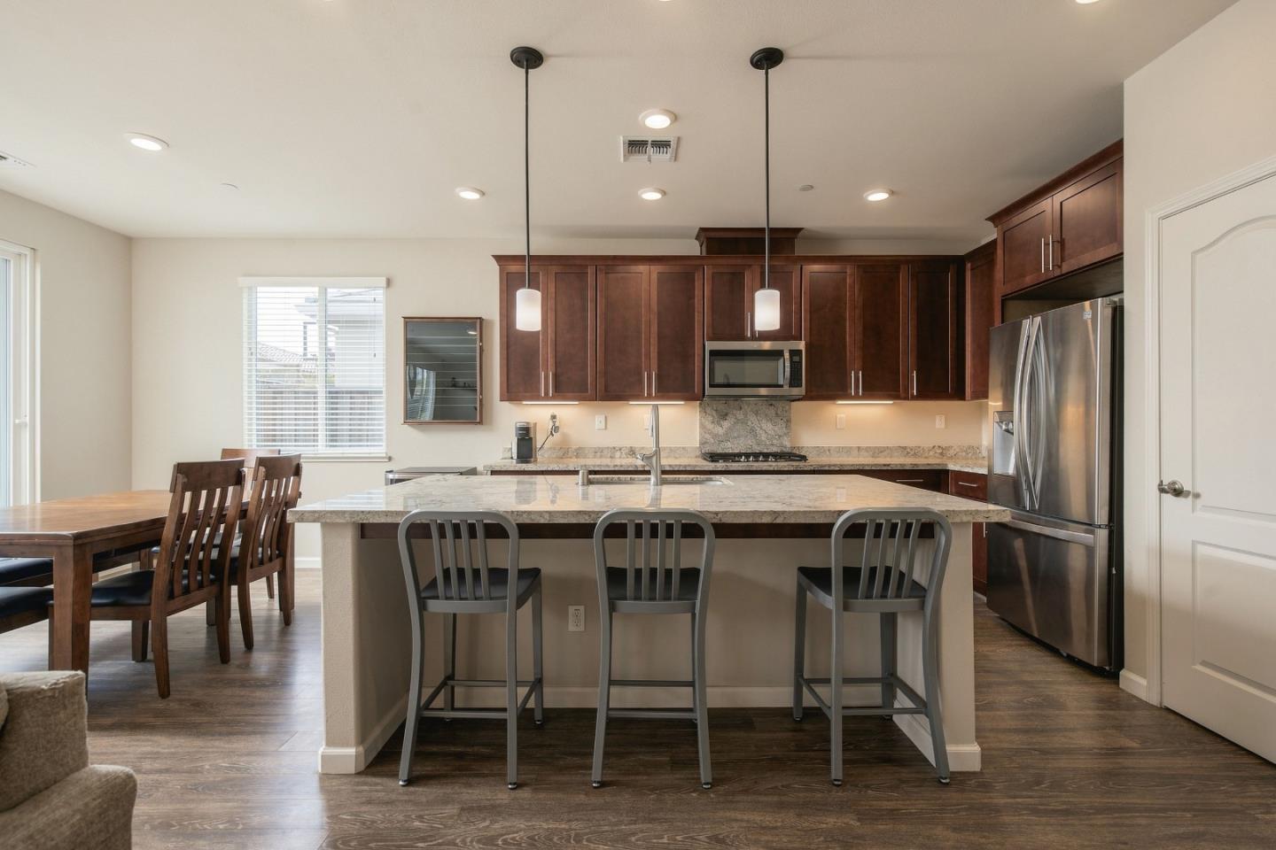 1225 Steinbeck DR