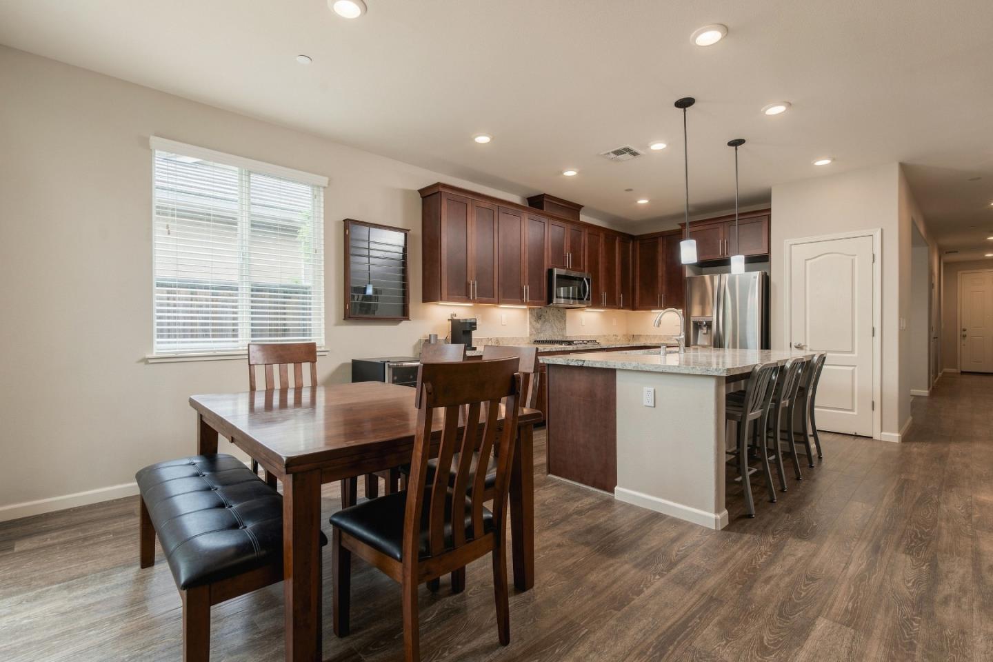 1225 Steinbeck DR