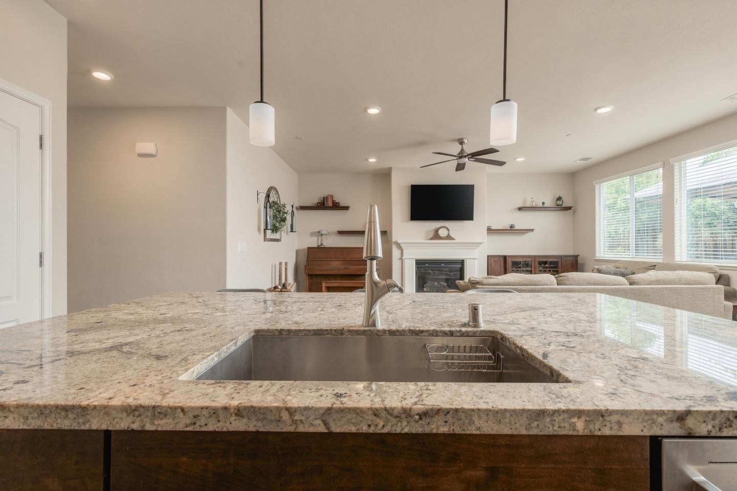 1225 Steinbeck DR