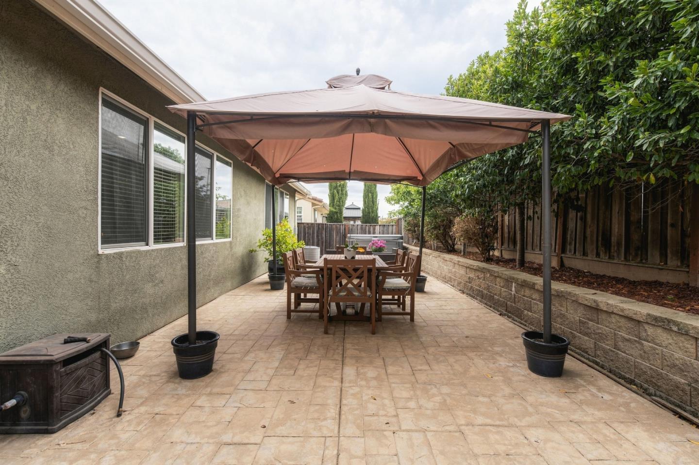 1225 Steinbeck DR