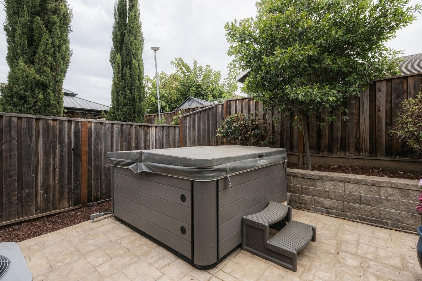1225 Steinbeck DR