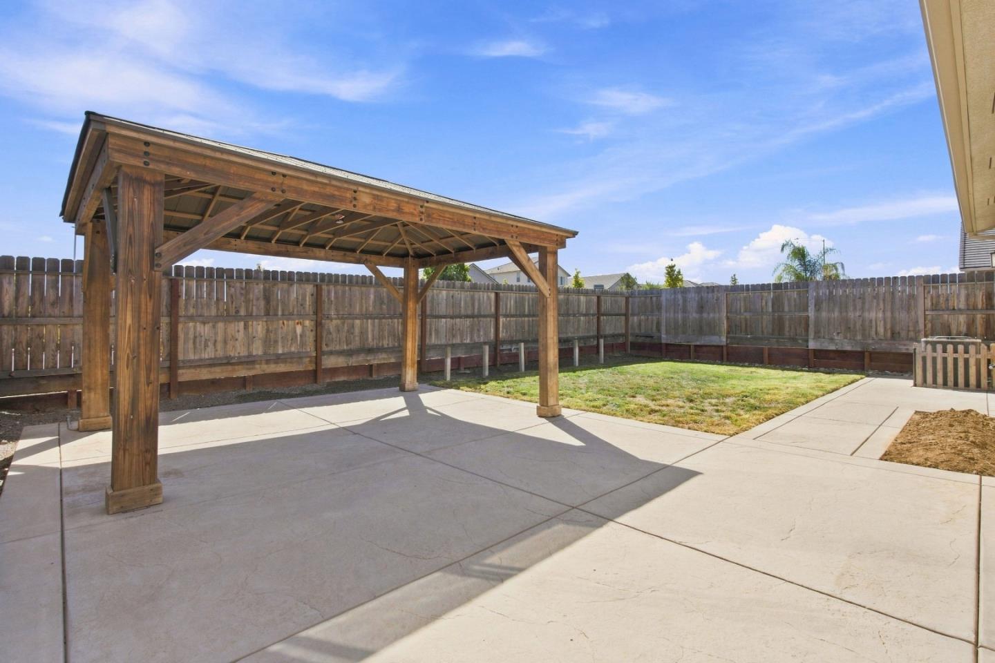 1261 Azalea DR