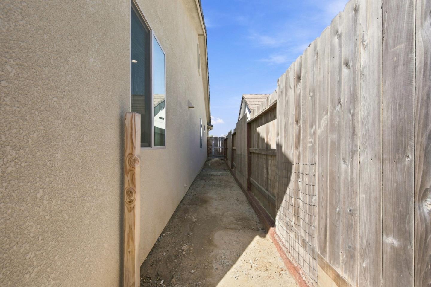 1261 Azalea DR