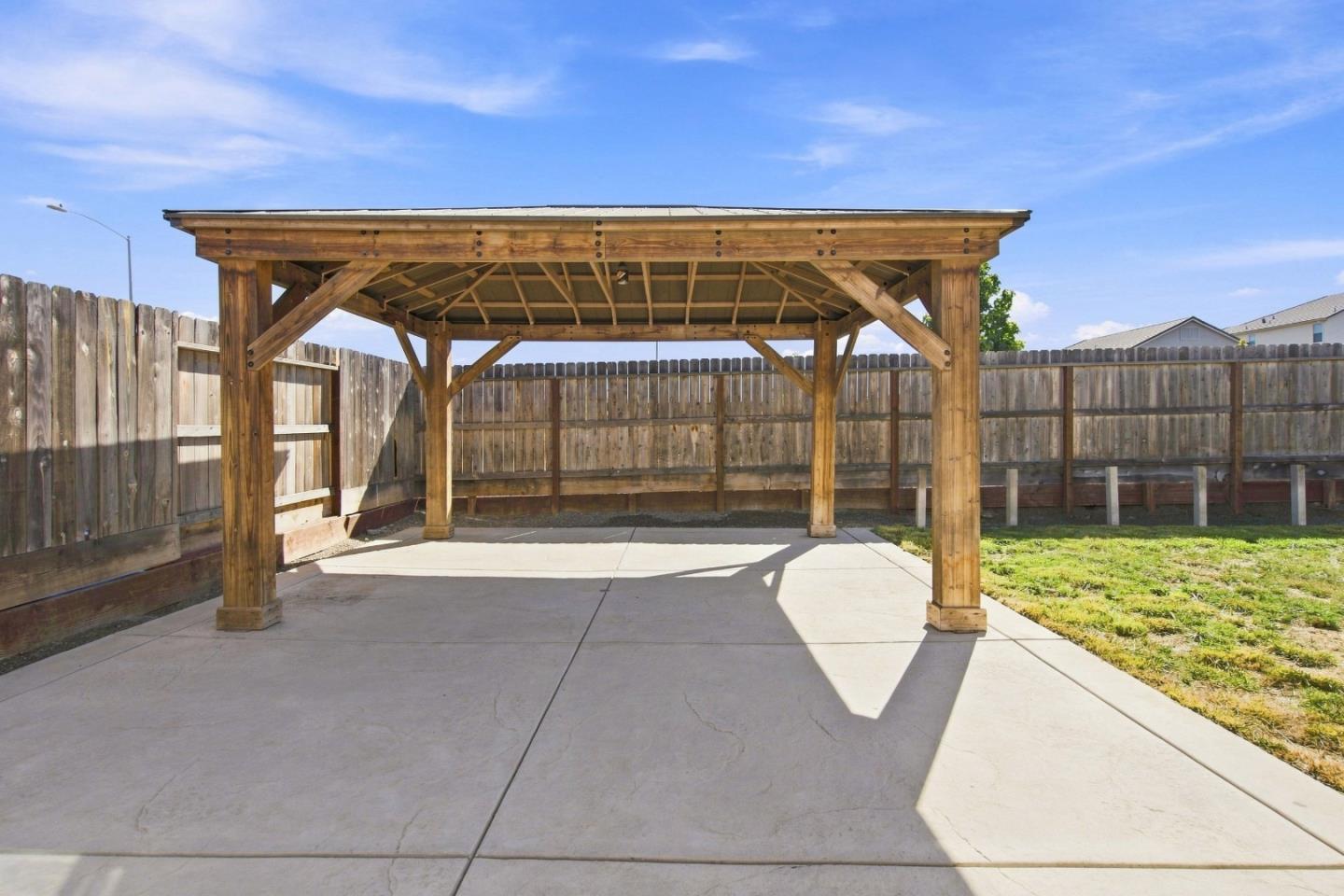 1261 Azalea DR