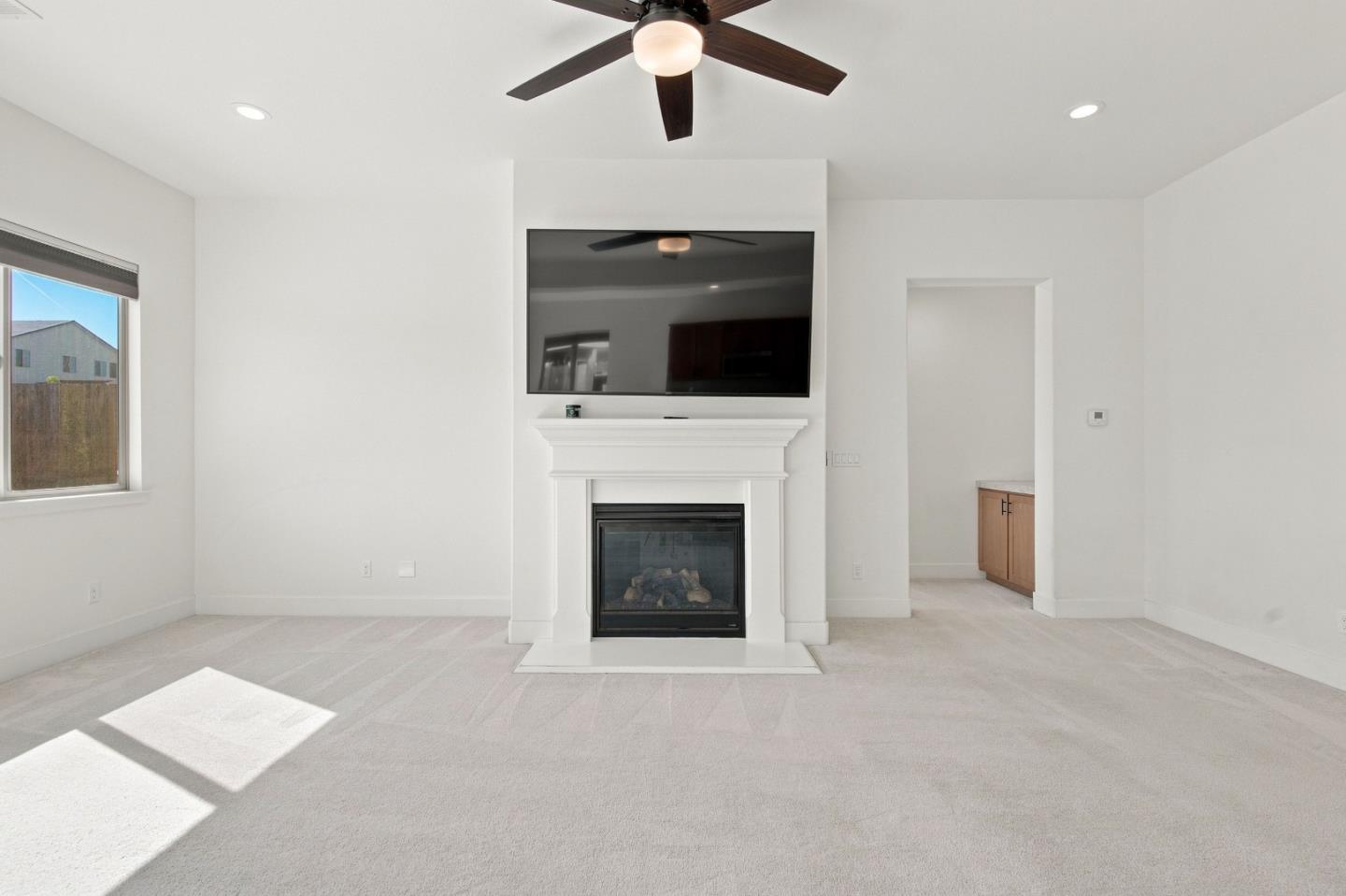 1261 Azalea DR