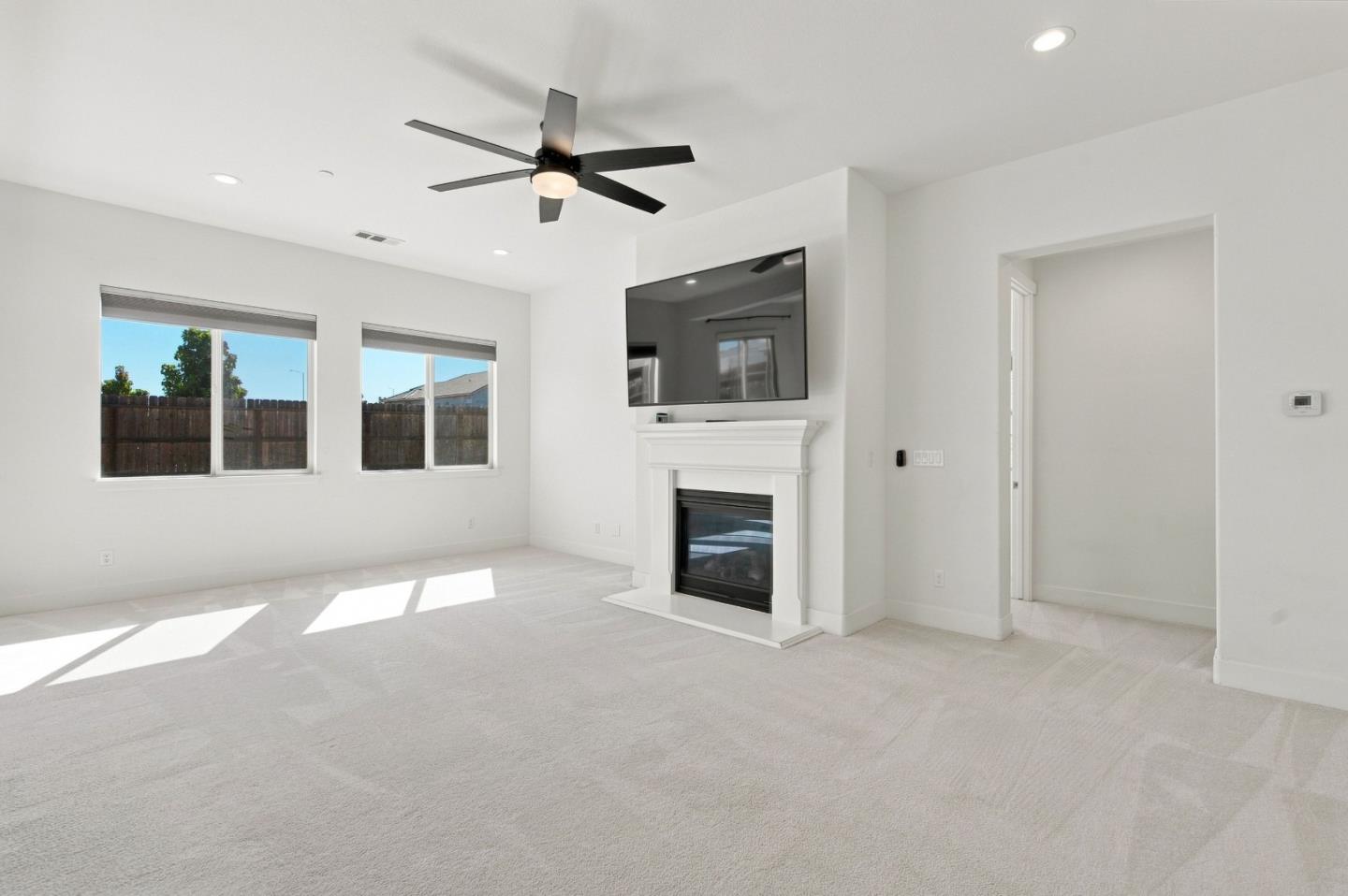 1261 Azalea DR