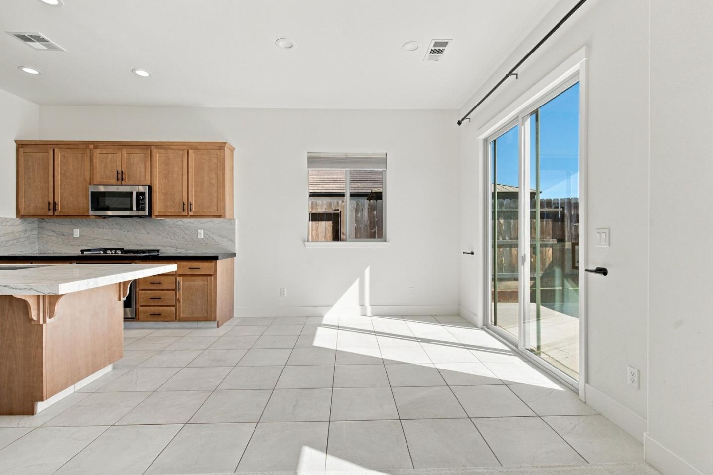 1261 Azalea DR