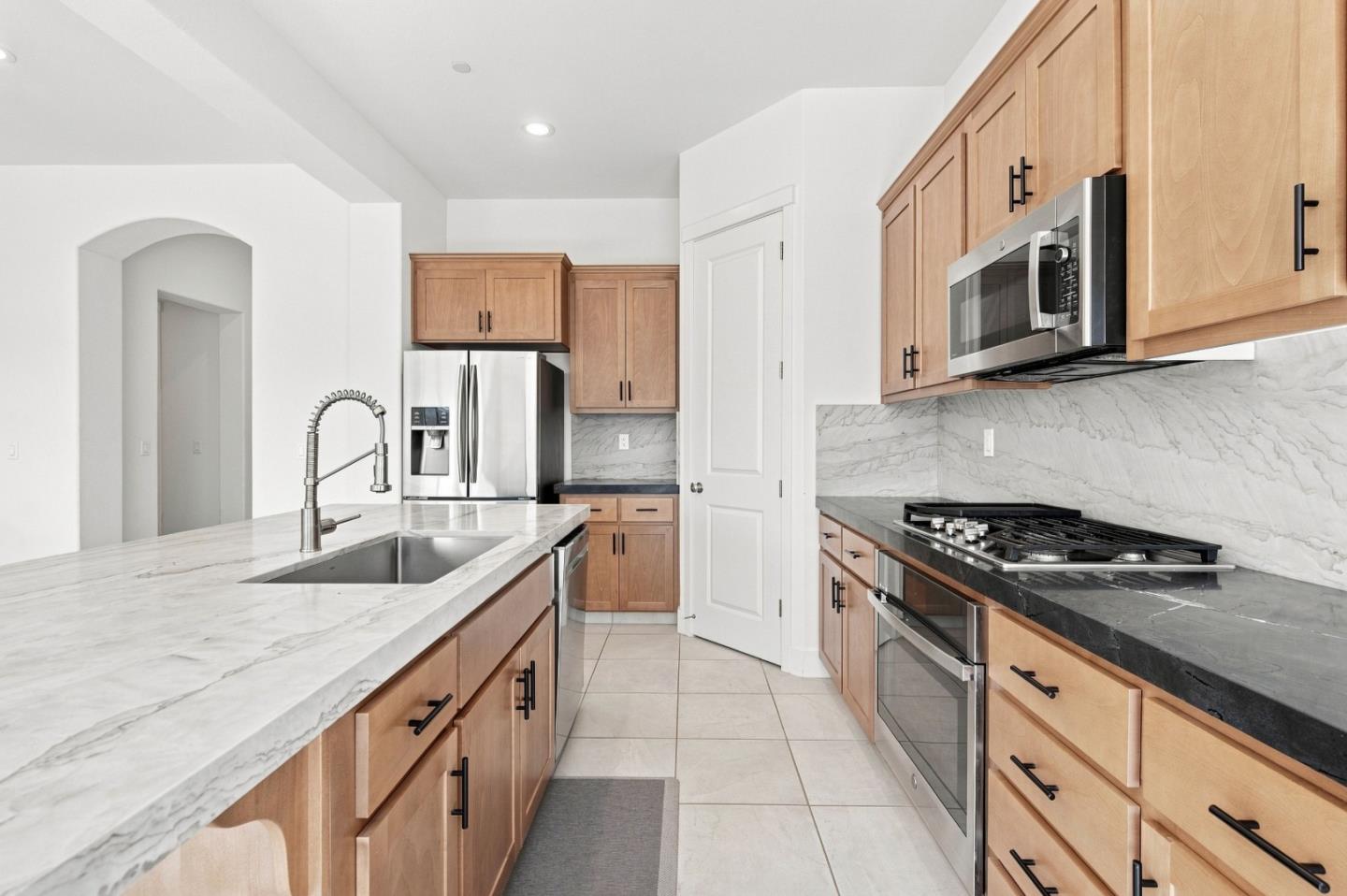 1261 Azalea DR