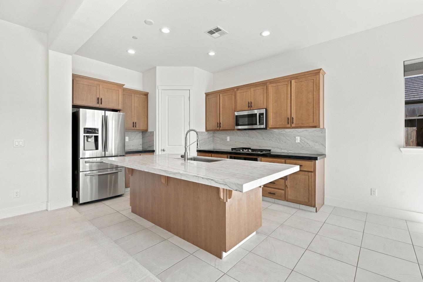 1261 Azalea DR