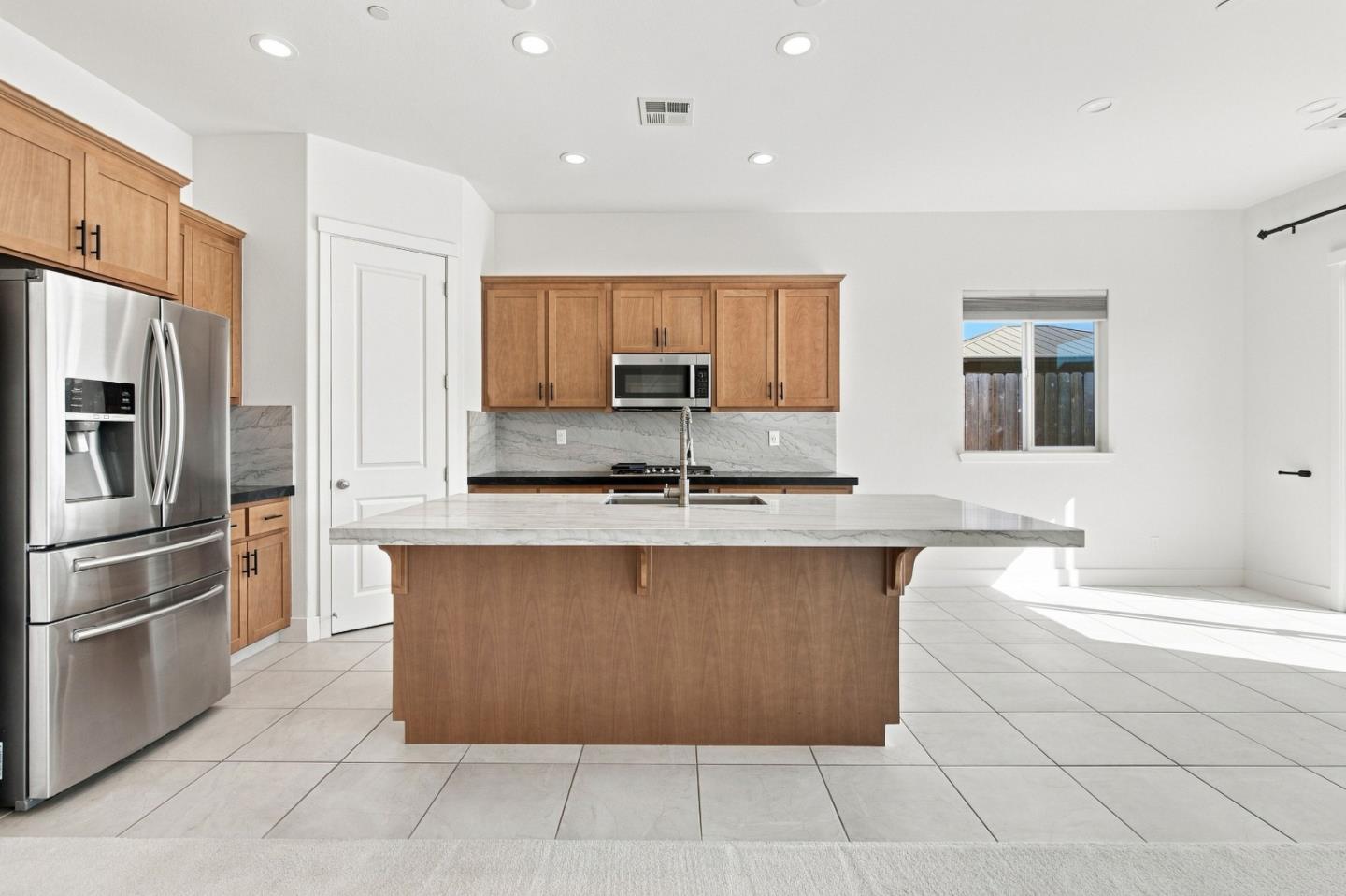 1261 Azalea DR