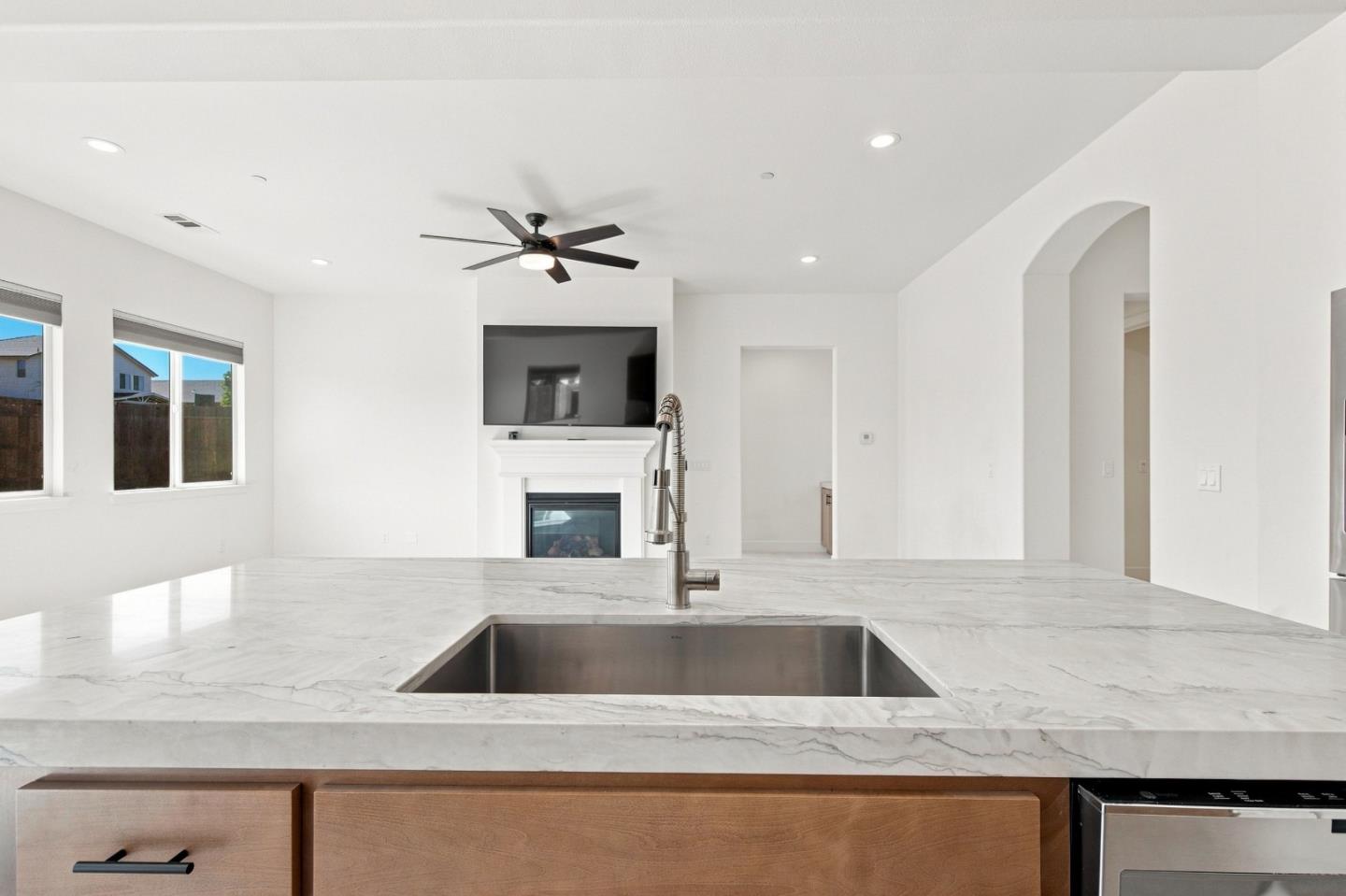 1261 Azalea DR