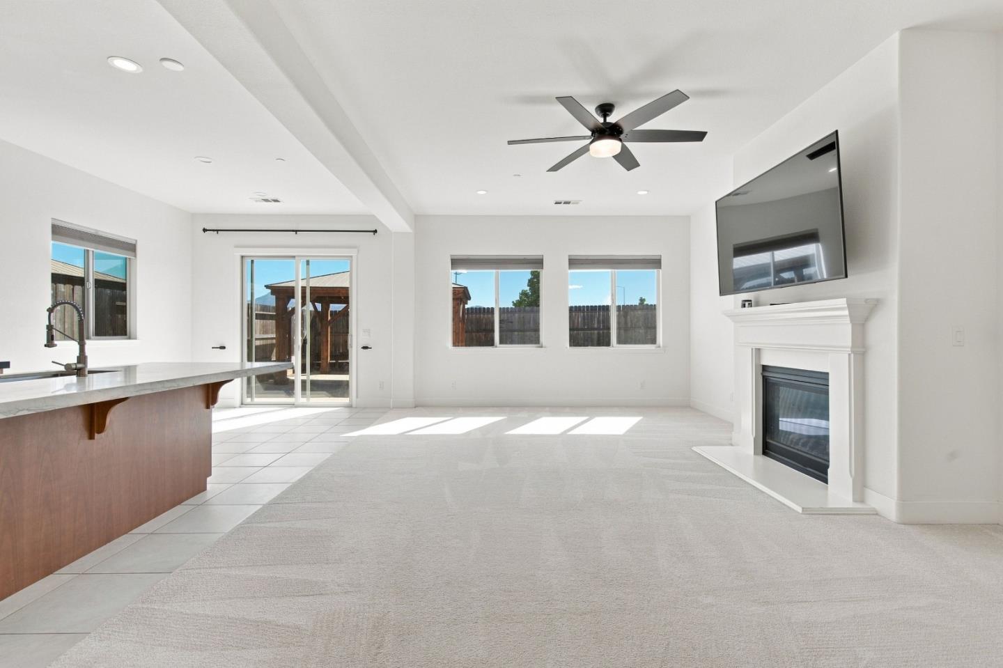 1261 Azalea DR