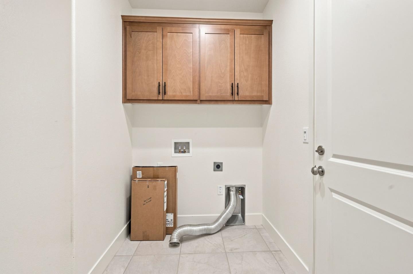 1261 Azalea DR