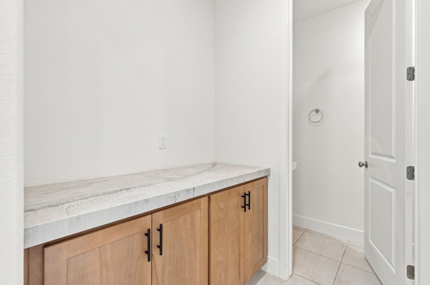 1261 Azalea DR