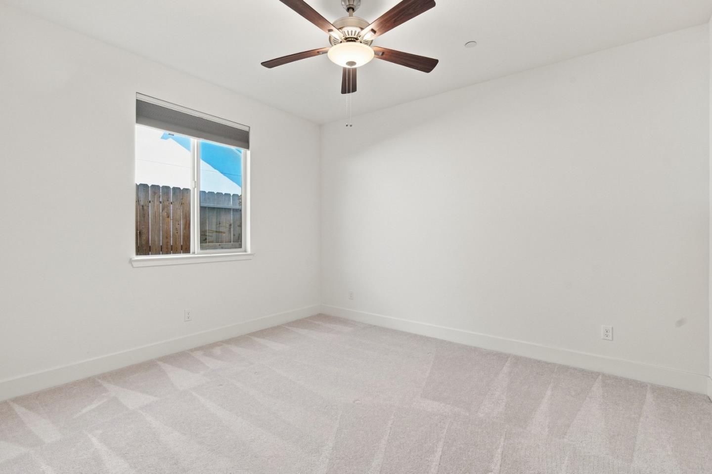 1261 Azalea DR