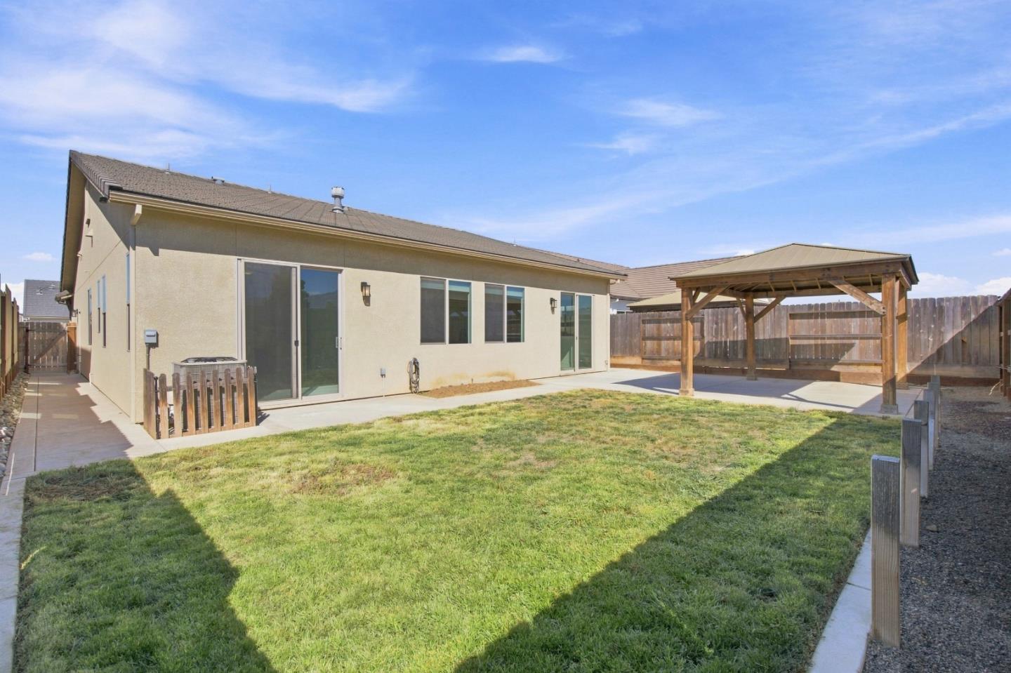 1261 Azalea DR