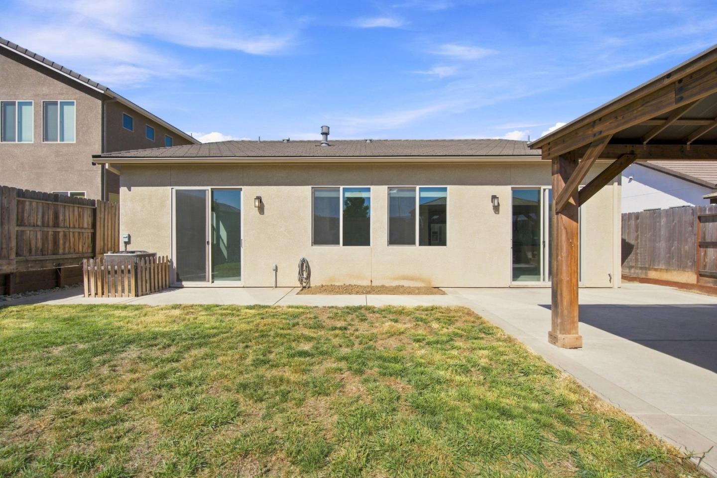 1261 Azalea DR