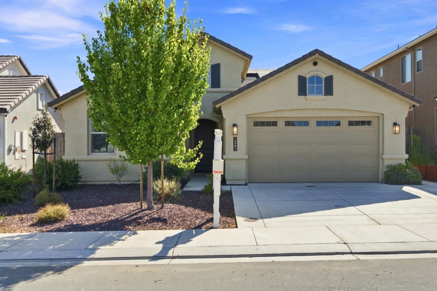 1261 Azalea DR