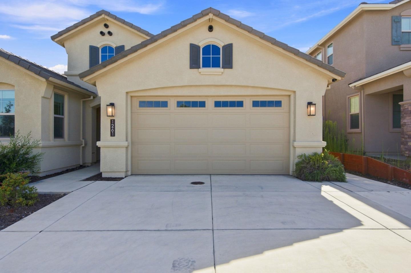 1261 Azalea DR
