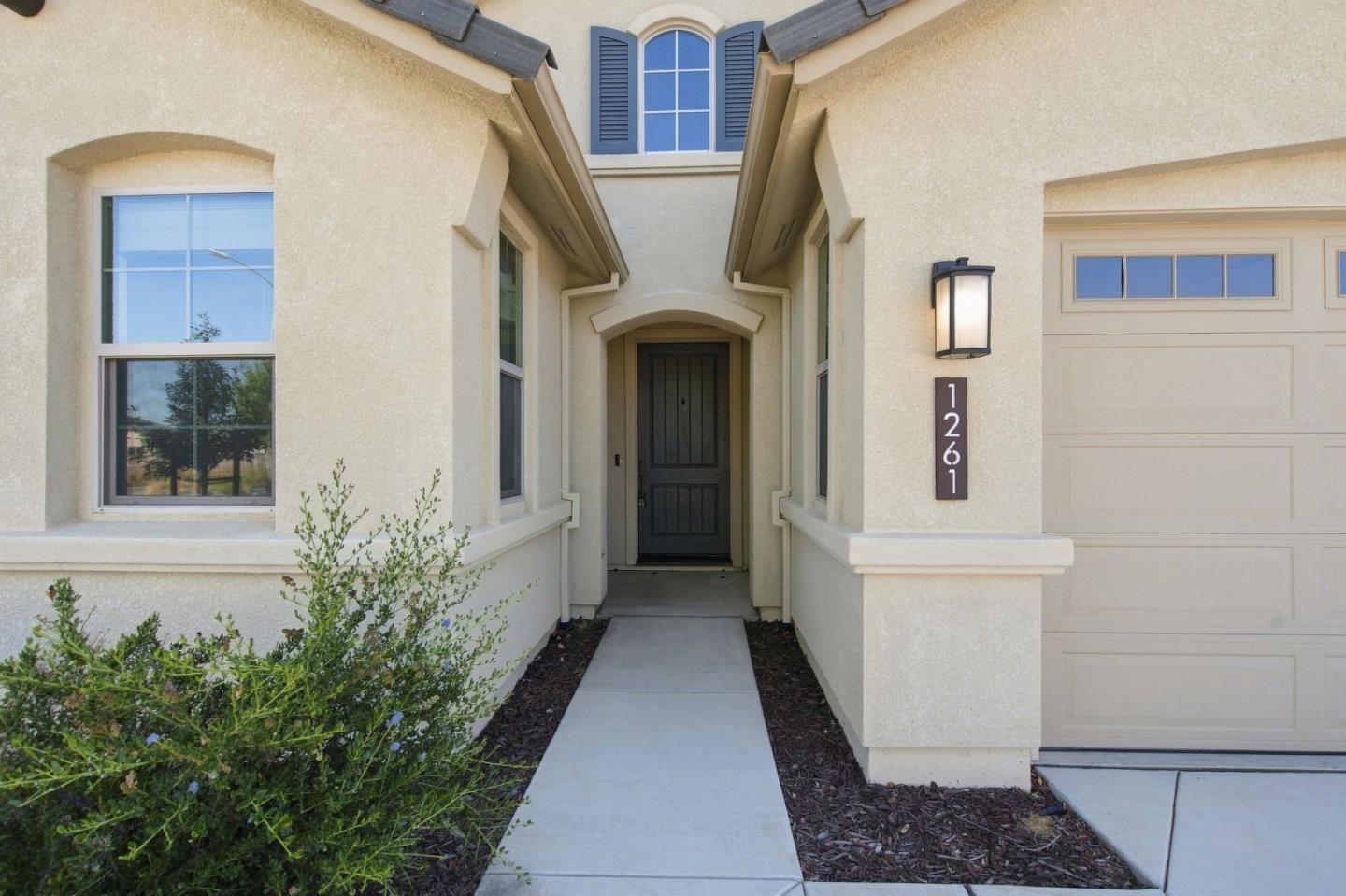 1261 Azalea DR