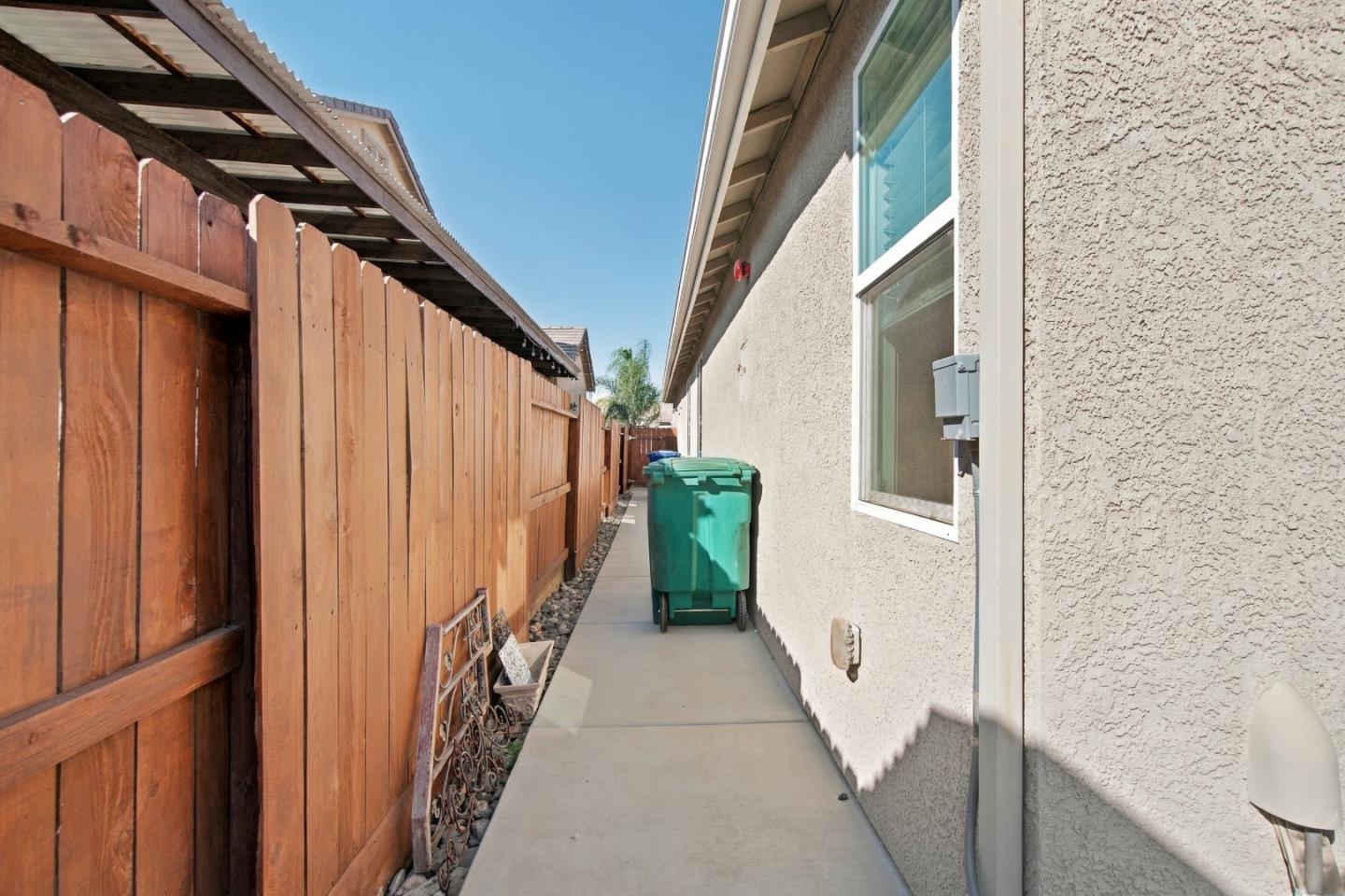 1874 Summit DR