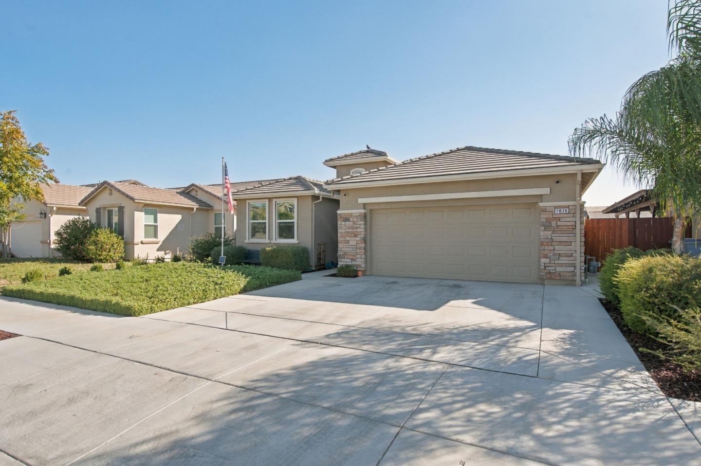1874 Summit DR