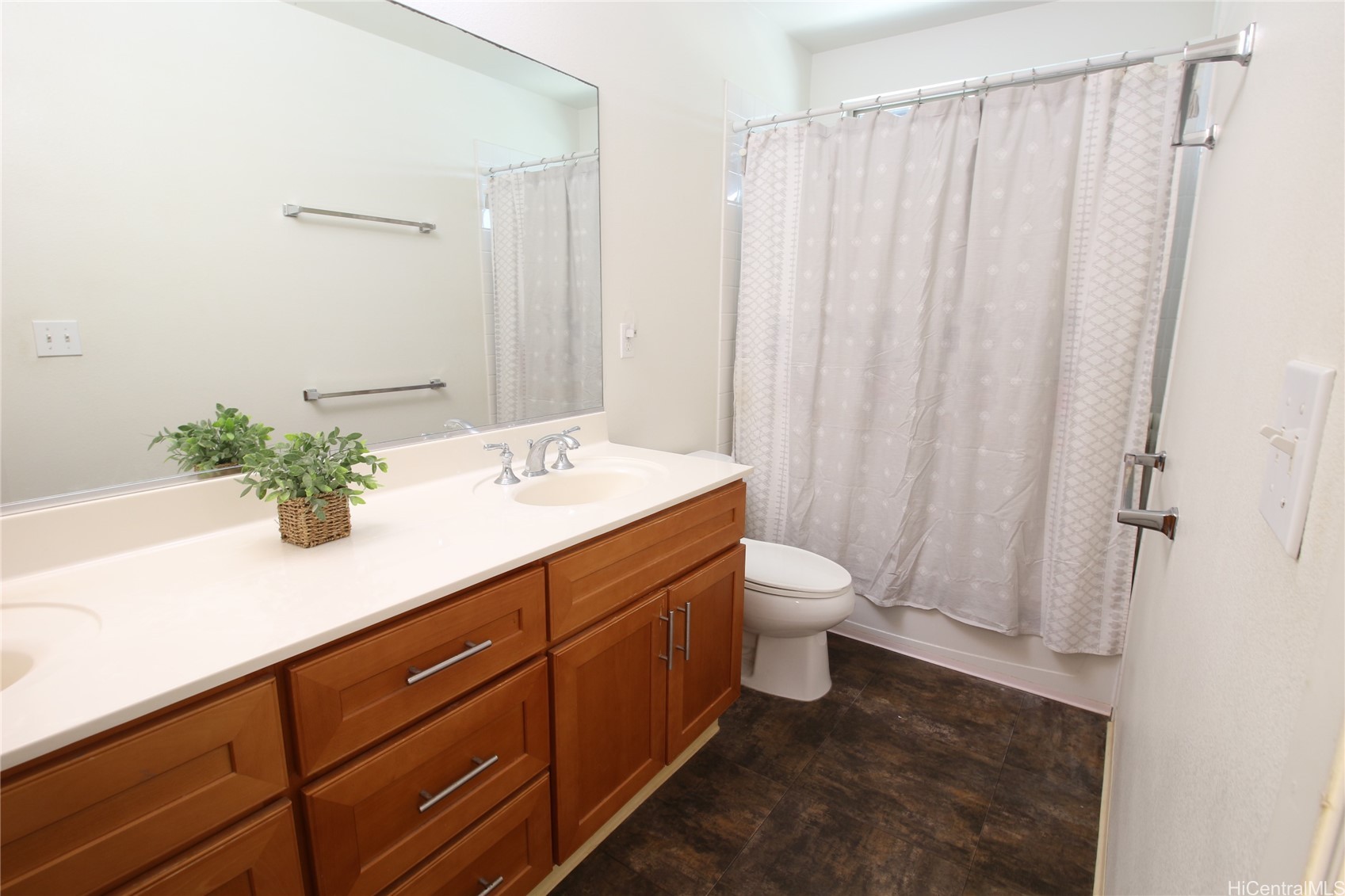 91-1211 Kamaaha Avenue 203