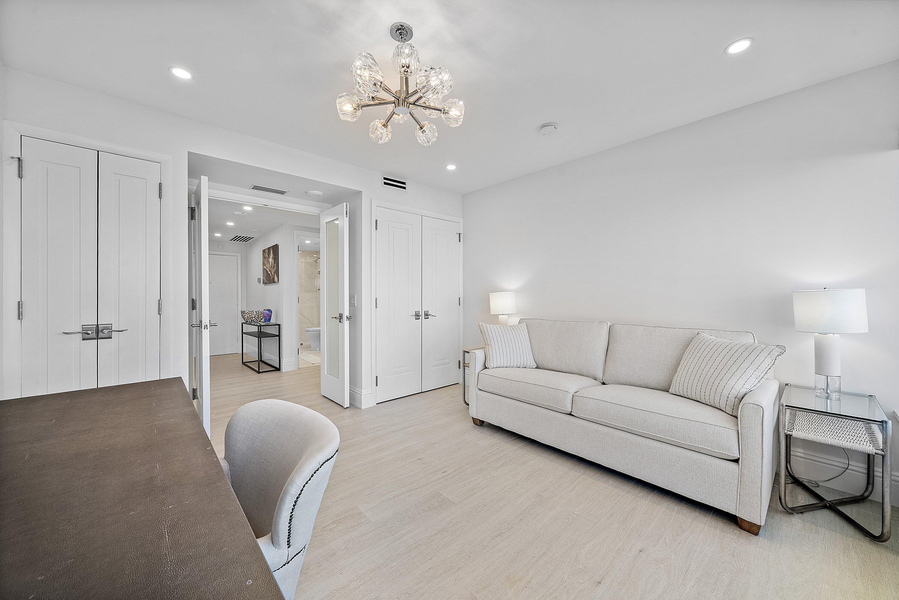 701 E Camino Real 10j