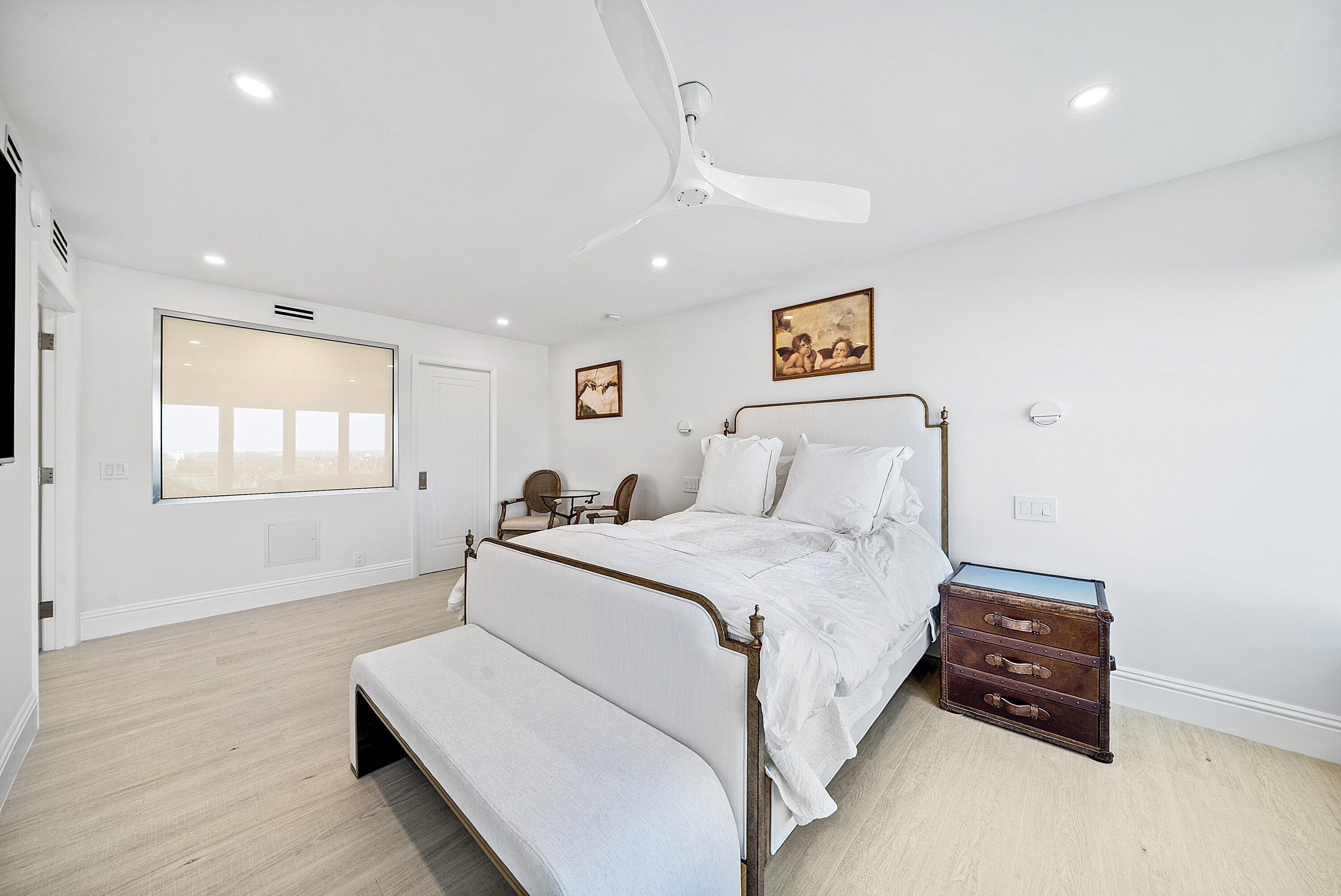 701 E Camino Real 10j