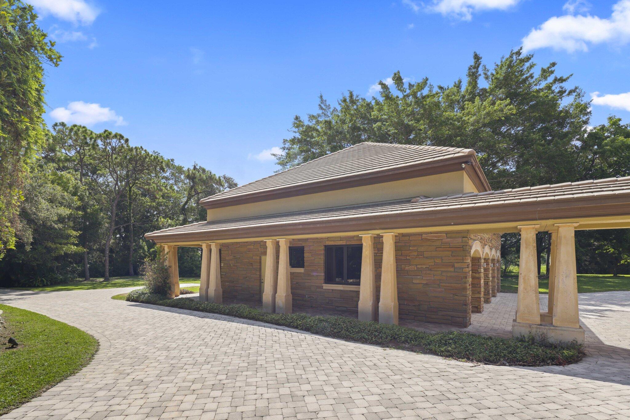 6001 Le Lac Road
