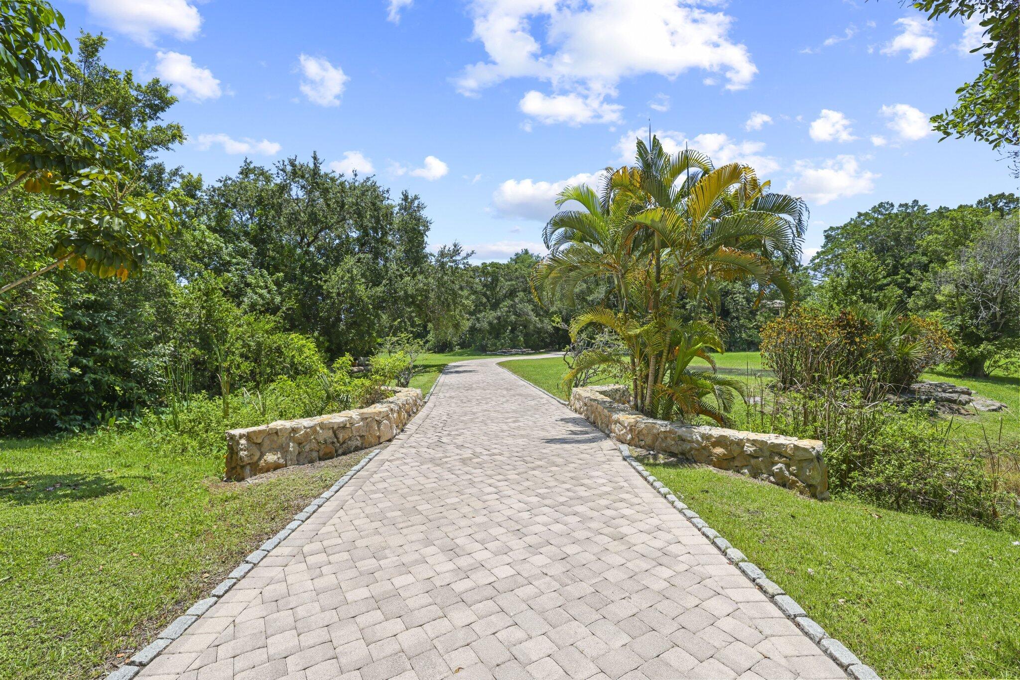 6001 Le Lac Road