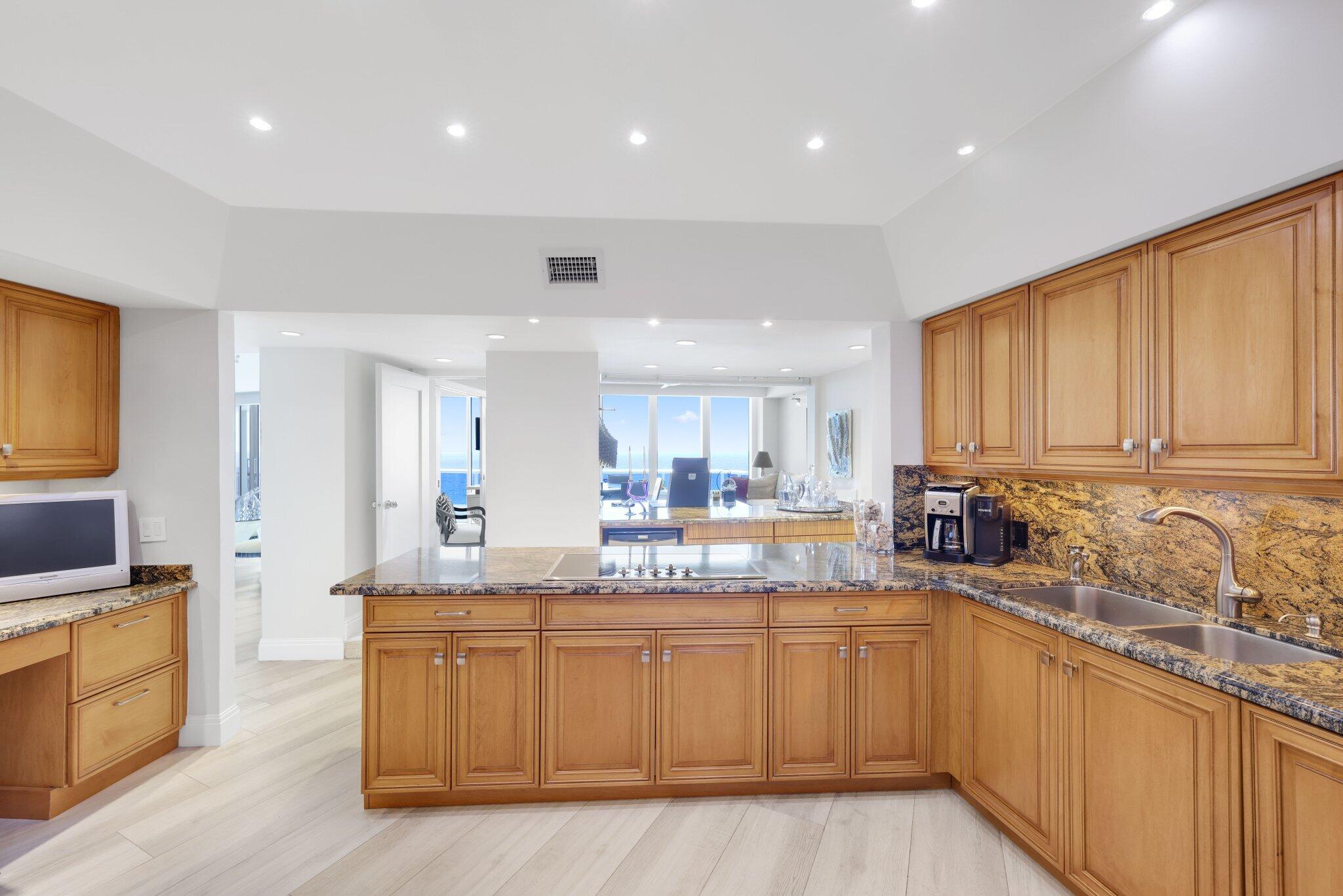 700 S Ocean Boulevard 1103-1104