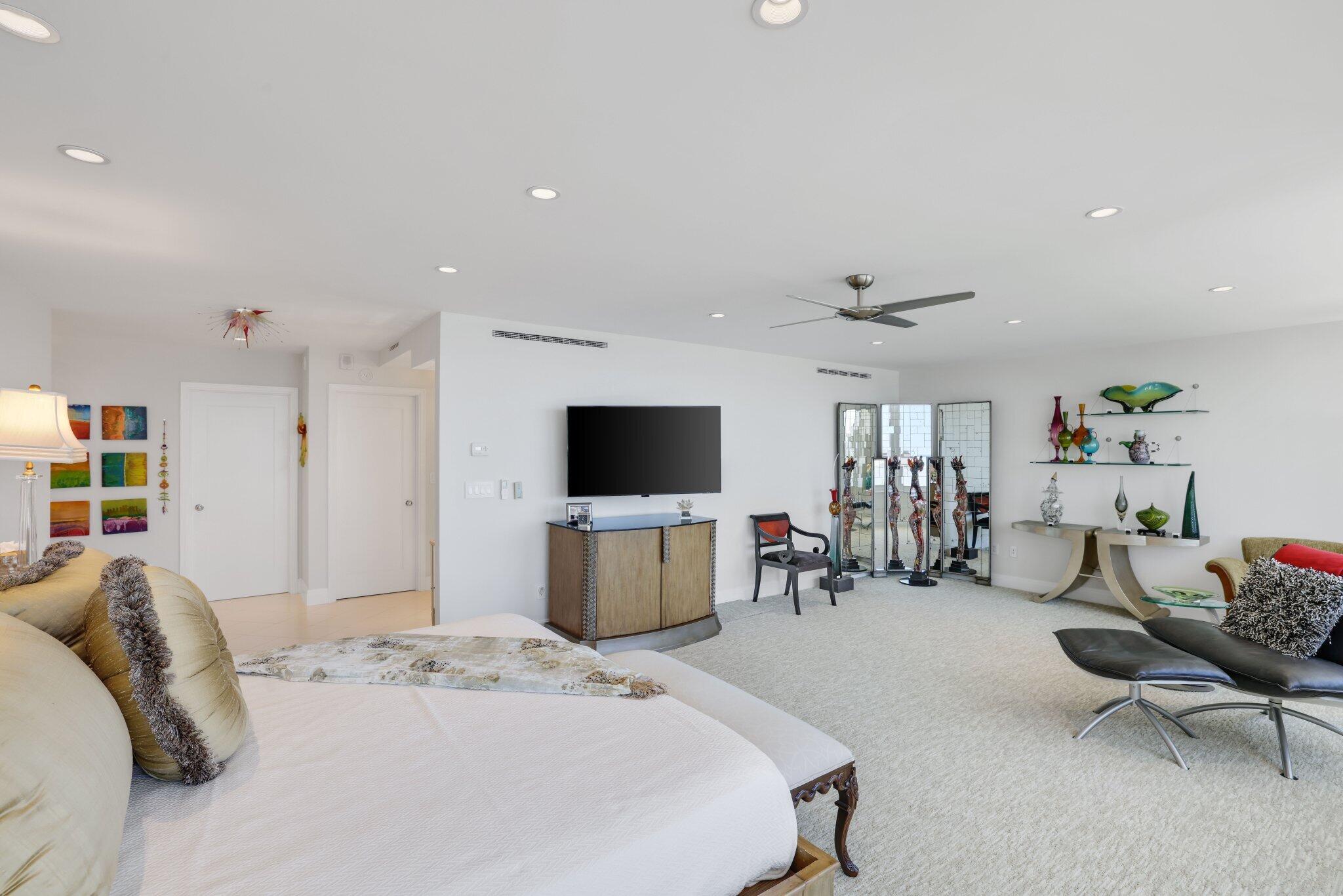700 S Ocean Boulevard 1103-1104